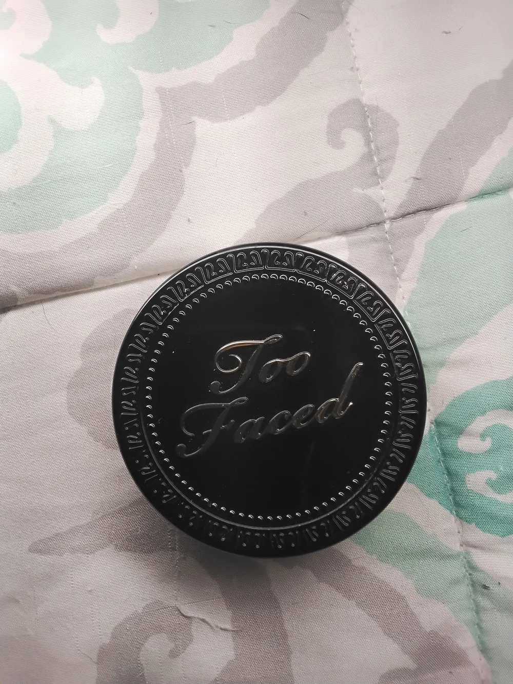Too Faced Black Pressed Powder Compact - Lightweight Finish